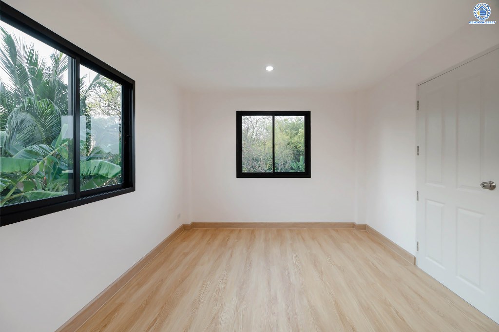 บ้านมือสองตกแต่งใหม่ พระปิ่น2 บรมราชชนนี เนื้อที่ 36.30 ตร.ว. ฟังก์ชัน 2 ห้องนอน 2 ห้องน้ำ เข้า-ออกได้สองเสั้นทาง โครงการติดถนนบรมราชชนนี เชื่อมต่อถนนศาลาธรรมสพน์ ใกล้ทางคู่ขนานลอยฟ้าบรมราชชนนี ใกล้จุดขึ้นทางด่วน "ศรีรัช" และห้างสรรพสินค้าเซ็นทรัลปิ่นเกล้า...